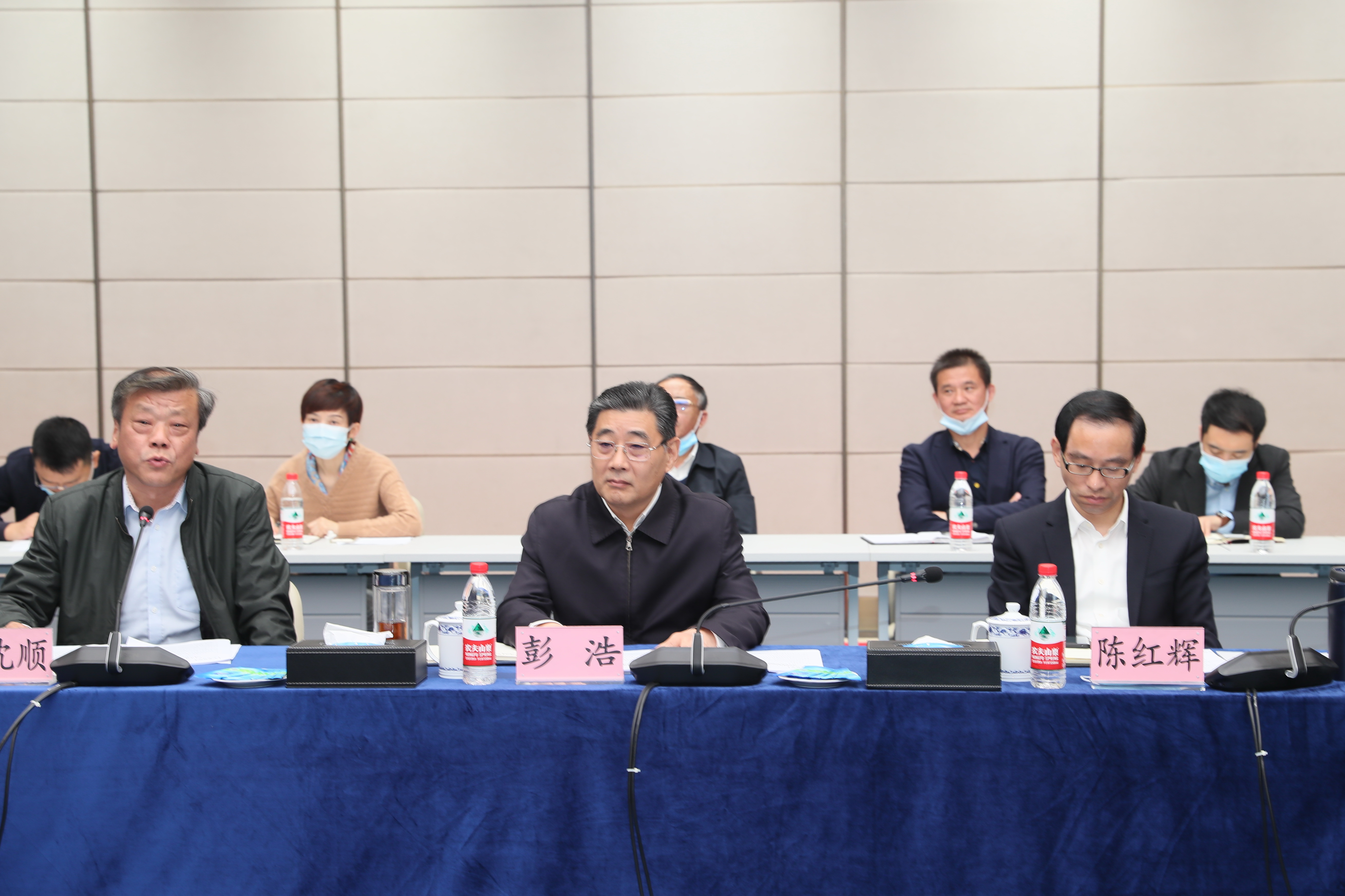 副省長肖菊華來公司調(diào)研(圖7) 副省長肖菊華來公司調(diào)研(圖7)