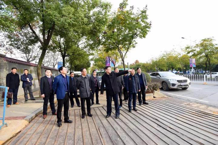 胡亞波現場調研推進軍運會改造項目建設(圖5)