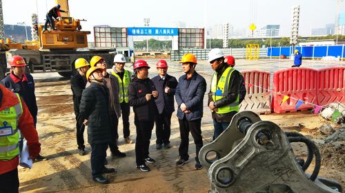 區建設局調研體育中心軍運會場館建設