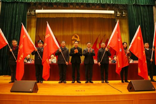 四百建設者奮戰軍運會主場館(圖5)