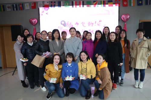 巧手做糕點，甜蜜迎佳節 ▏武漢體育中心舉行“三八”婦女節關愛活動