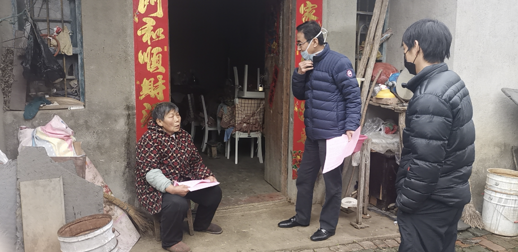 公司領(lǐng)導(dǎo)帶隊(duì)進(jìn)村入戶開(kāi)展疫情防控宣傳(圖1)